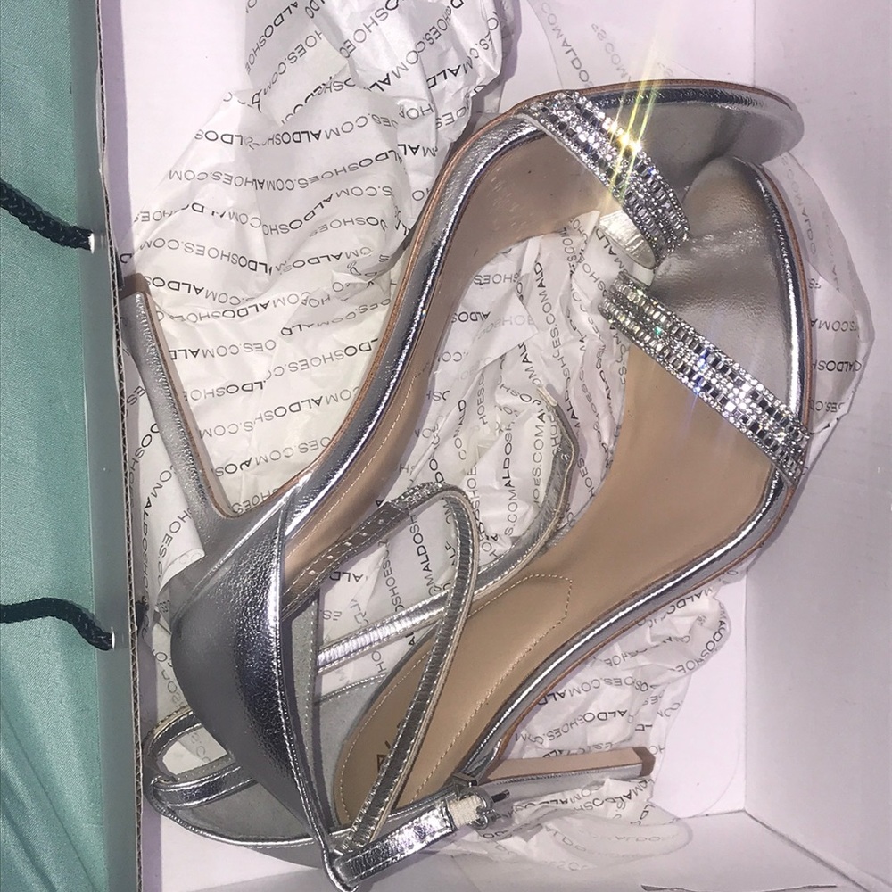 Aldo silver heels size US-9 ,UK-7
